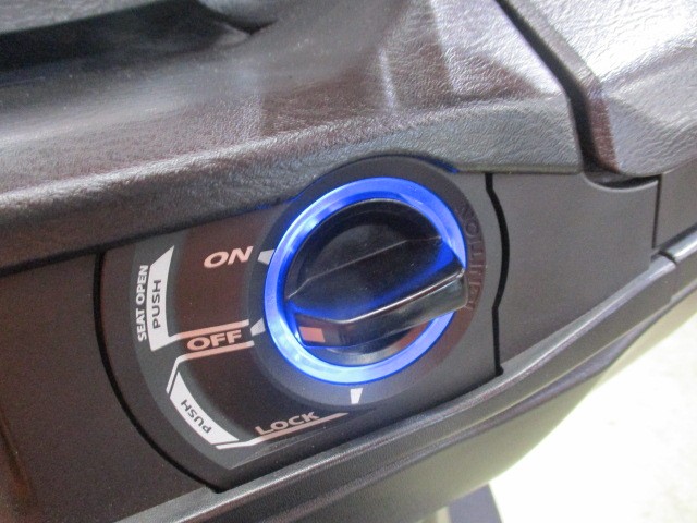 電子キータイプですから、始動時に鍵をさす必要がございません！これは本当に楽々ですよ！！